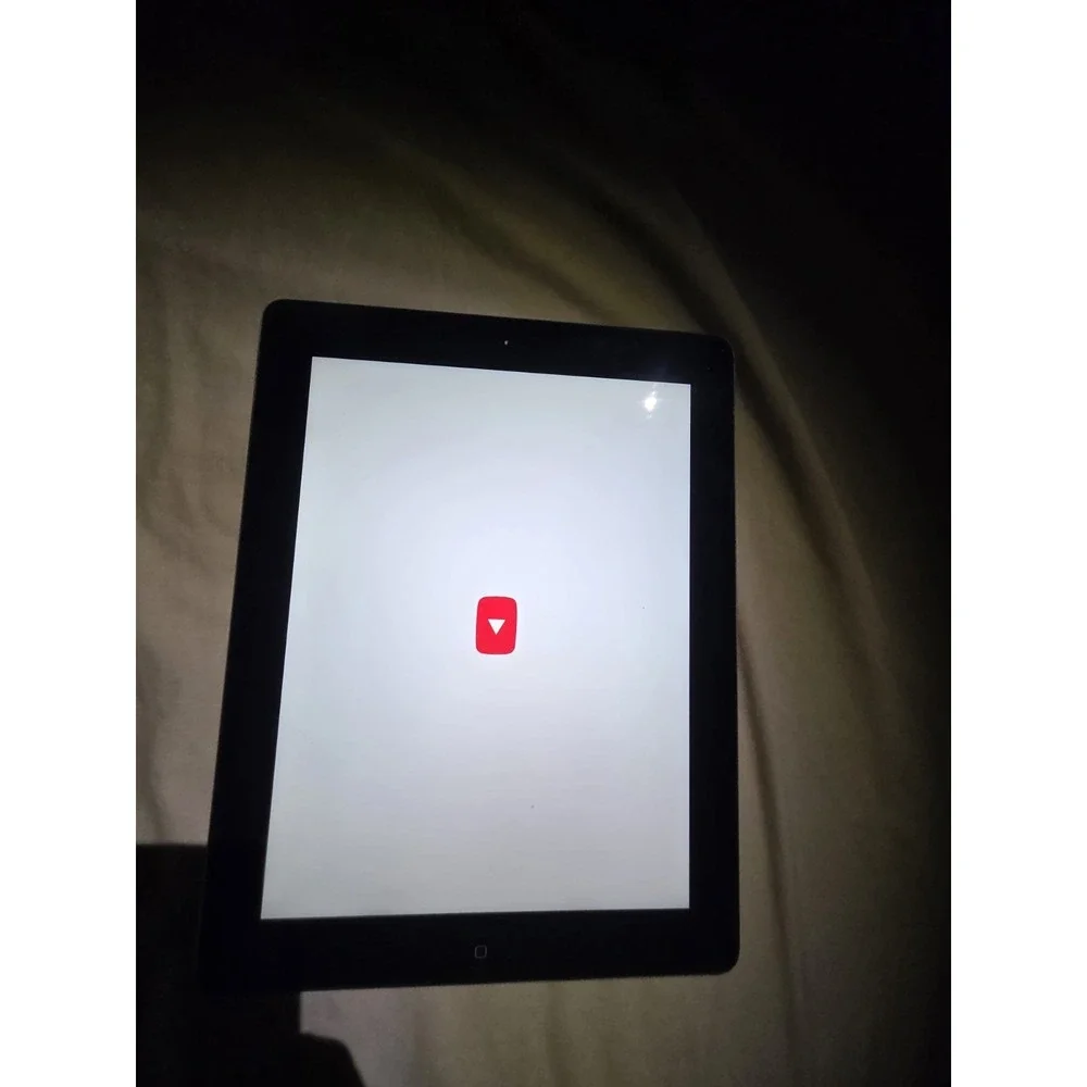 Apple iPad 4 16GB Wi-Fi Bluetooth Tablet Black Silver 9.7